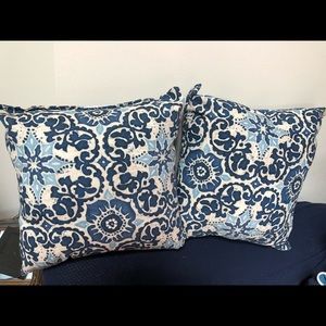 Outdoor patio pillows set